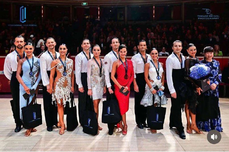 photo_5424840288565852533_x (1).jpg